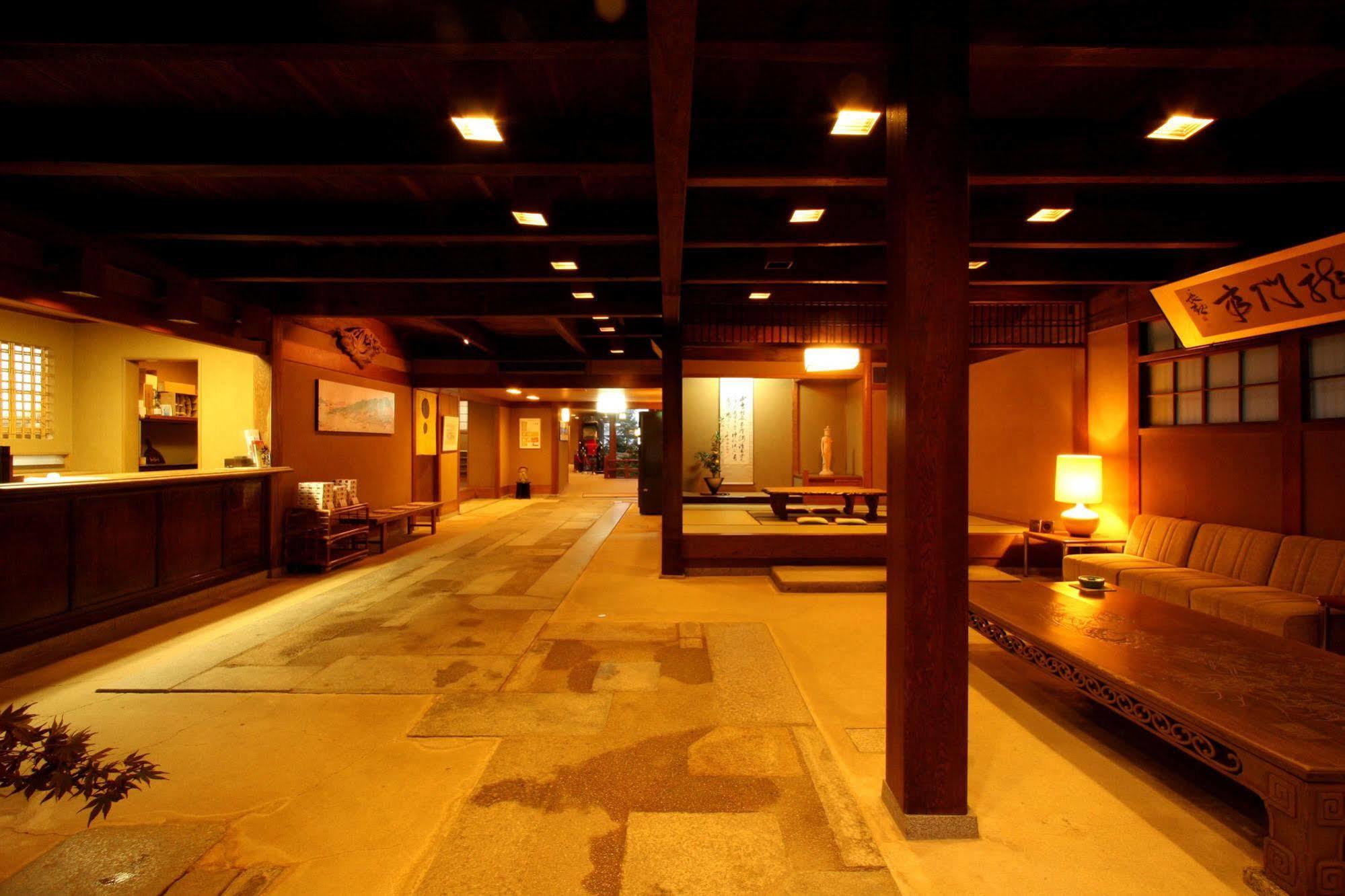 Iwaso Hotel Itsukushima Kültér fotó